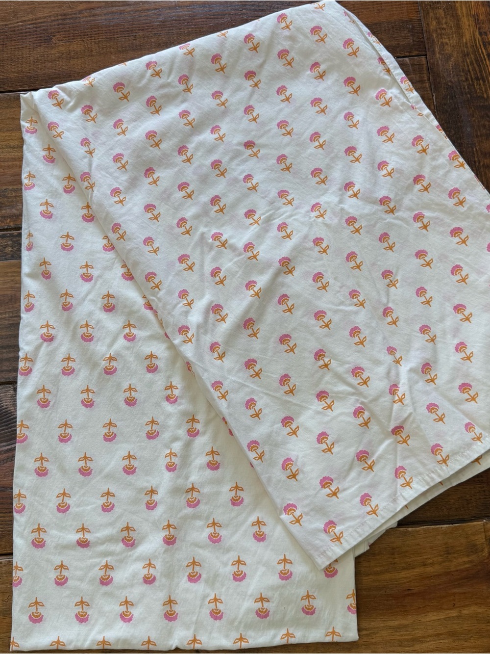 Urban Outfitters Twin Flat Sheet Floral Flower Pink. In great condition.